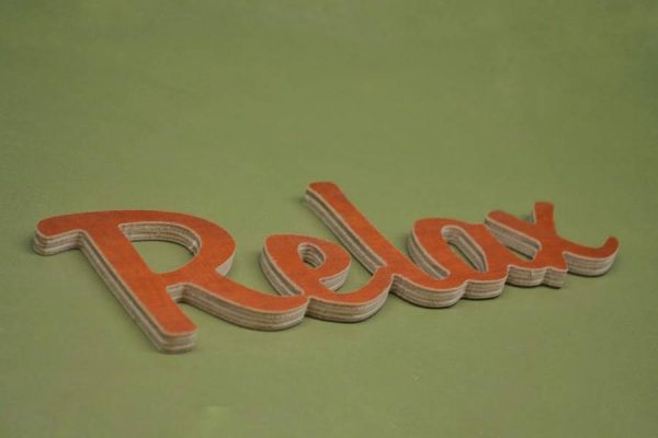 Medinis pastatomas užrašas "Relax" - Image 3