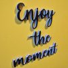 Medinis pakabinamas užrašas "Enjoy the moment" - Image 3
