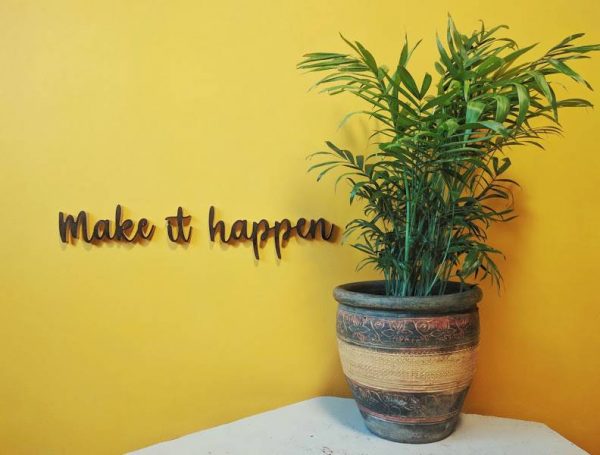 Medinis pakabinamas užrašas "Make it happen" - Image 3